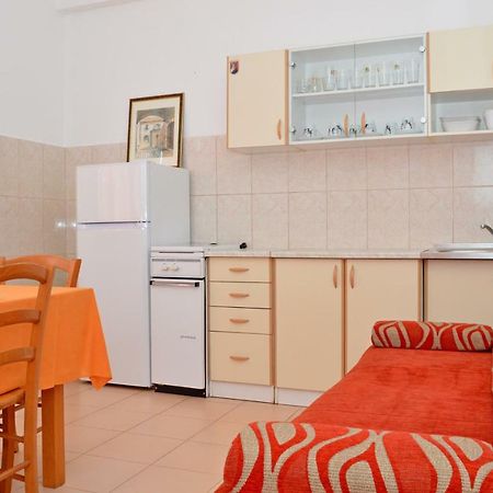 Apartments Macak Novalja Eksteriør bilde