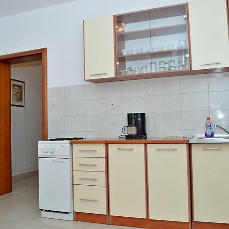 Apartments Macak Novalja Eksteriør bilde