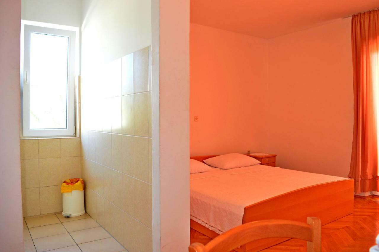 Apartments Macak Novalja Rom bilde